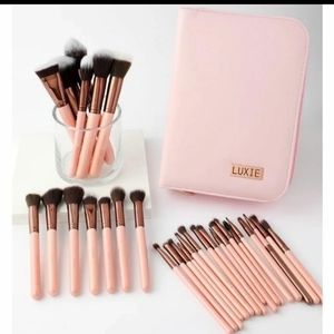 Luxie 30 piece rose gold brush set